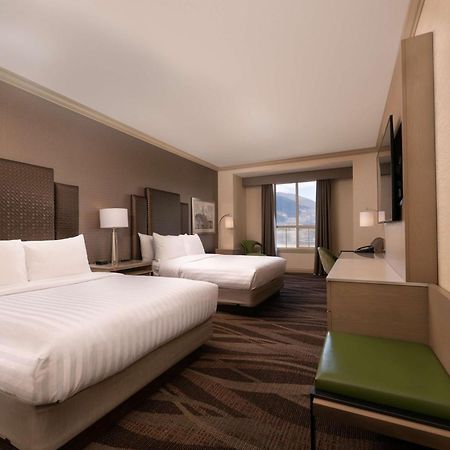 Prestige Harbourfront Resort, Worldhotels Luxury Салмон Арм Экстерьер фото